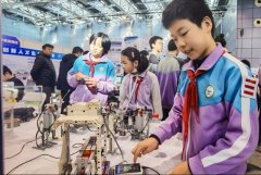 魔方机械人不只是拼拆